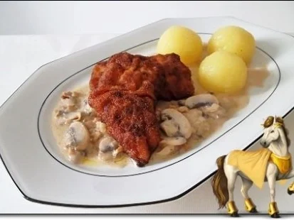 Jägerschnitzel mit Kartoffelklößchen - Rezept
