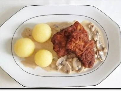 Jägerschnitzel mit Kartoffelklößchen - Rezept - Bild Nr. 2