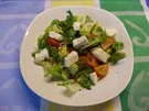 Rezept: Tomaten-Sellerie-Romana-Salat mit Datteln und Mozarella Tomaten-Sellerie-Romana-Salat mit Datteln und Mozarella - Rezept