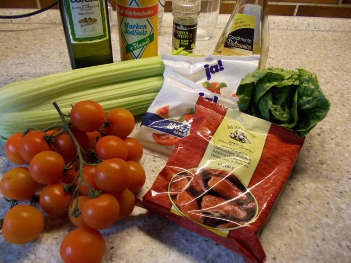 Tomaten-Sellerie-Romana-Salat mit Datteln und Mozarella - Rezept - Bild Nr. 2