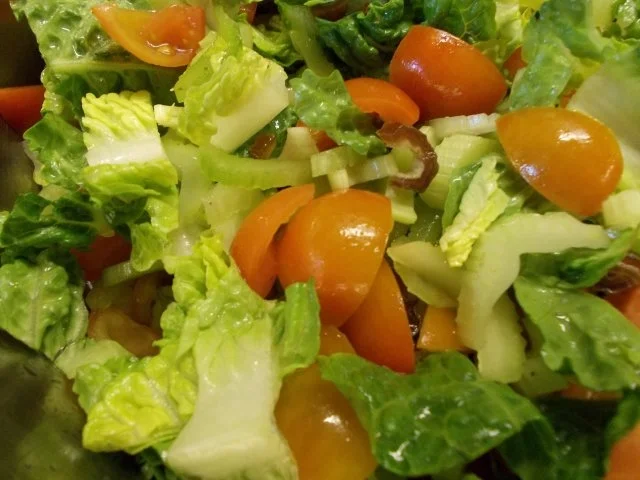 Tomaten-Sellerie-Romana-Salat mit Datteln und Mozarella - Rezept - Bild Nr. 5