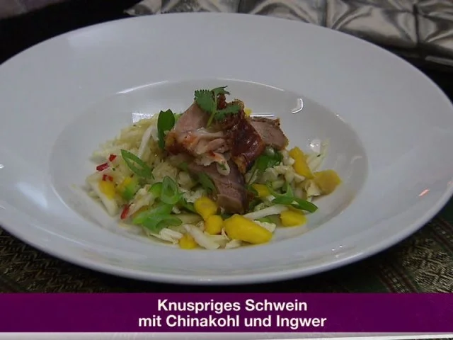 Rezept: Asiatischer Salat mit gegrillter Haxe (Jochen Bendel) Asiatischer Salat mit gegrillter Haxe (Jochen Bendel) - Rezept