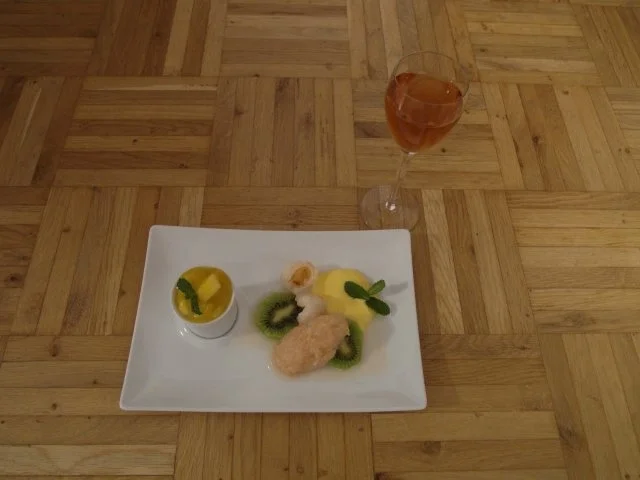 Litschi Sorbet in Sektschaum mit Früchten - Rezept