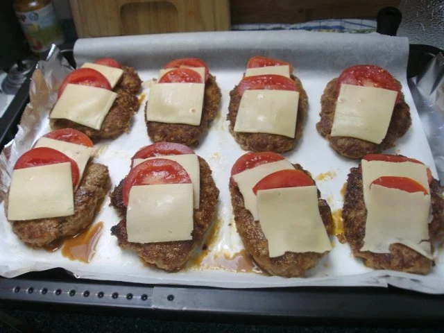 Rezept: Überbackene Hacksteaks mit Champignonsoße Bild Nr. 2 Überbackene Hacksteaks mit Champignonsoße - Rezept - Bild Nr. 2