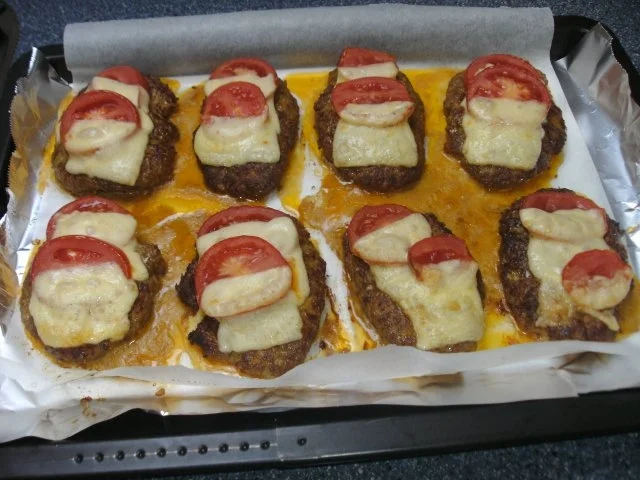 Rezept: Überbackene Hacksteaks mit Champignonsoße Bild Nr. 3 Überbackene Hacksteaks mit Champignonsoße - Rezept - Bild Nr. 3