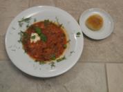 Ukrainischer Borschtsch serviert mit Pampuschky - Rezept