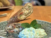 Mediterran gefüllte Buchweizencrepes mit Minz-Gurken - Rezept