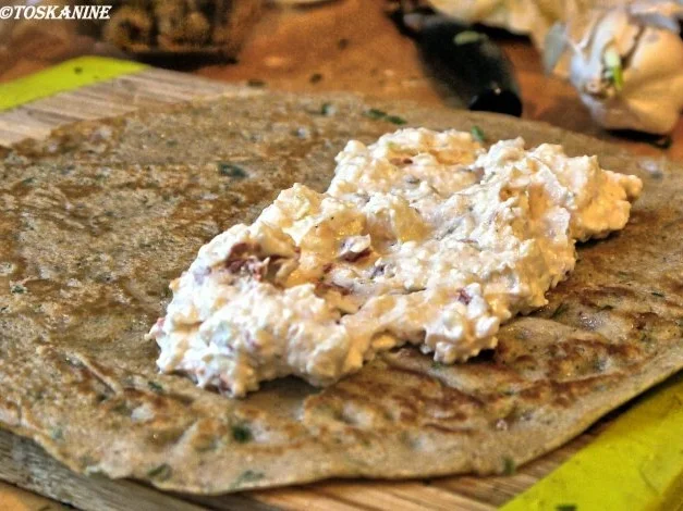Mediterran gefüllte Buchweizencrepes mit Minz-Gurken - Rezept - Bild Nr. 16