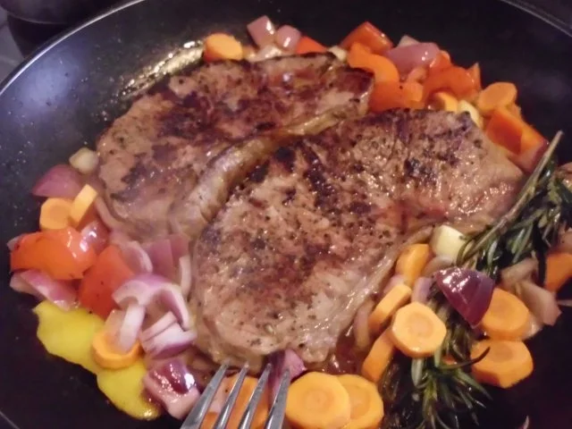 Roastbeef mit Estragon-Dillbutter, dazu ein mediterraner Salat - Rezept - Bild Nr. 8