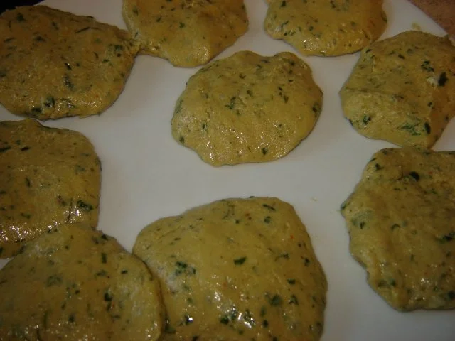 Kichererbsen Frikadellen mit Minzjoghurt und türkischem Bauernsalat - Rezept - Bild Nr. 7