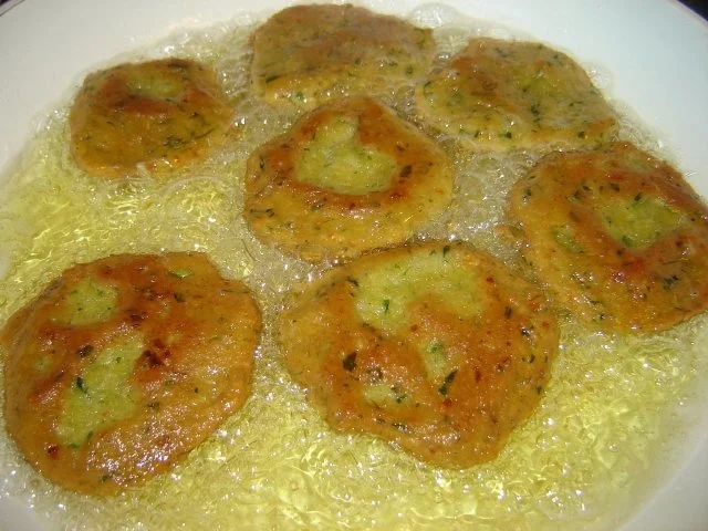 Kichererbsen Frikadellen mit Minzjoghurt und türkischem Bauernsalat - Rezept - Bild Nr. 10