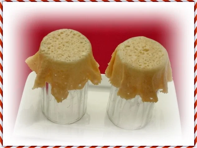 Gebackene Radieschen im Parmesankörbchen, dazu Joghurt-Wasabi-Creme - Rezept - Bild Nr. 4