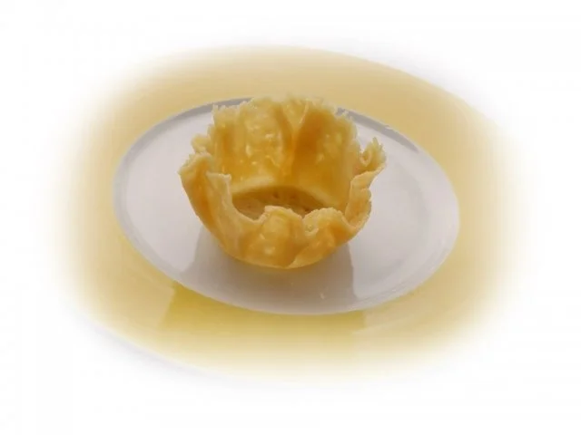 Gebackene Radieschen im Parmesankörbchen, dazu Joghurt-Wasabi-Creme - Rezept - Bild Nr. 5