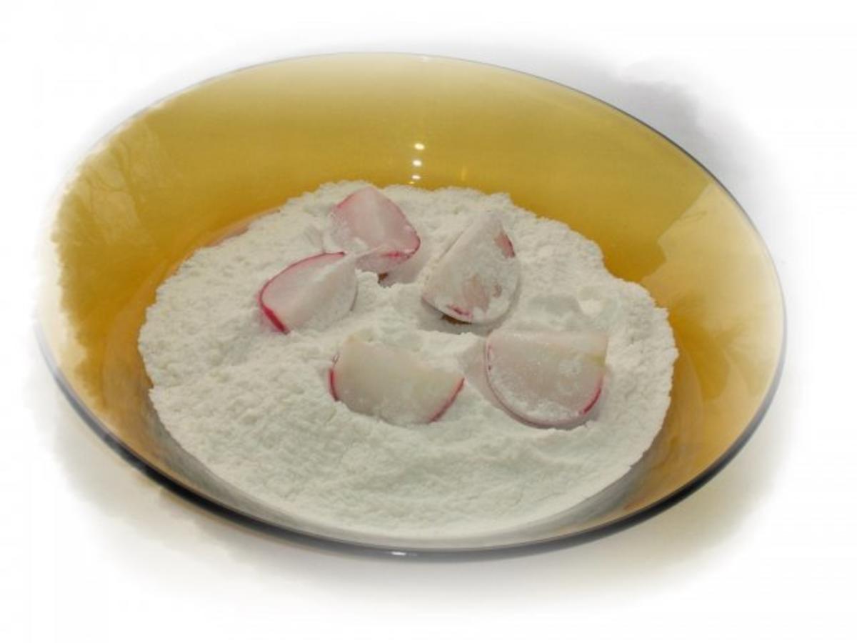 Gebackene Radieschen im Parmesankörbchen, dazu Joghurt-Wasabi-Creme - Rezept - Bild Nr. 8