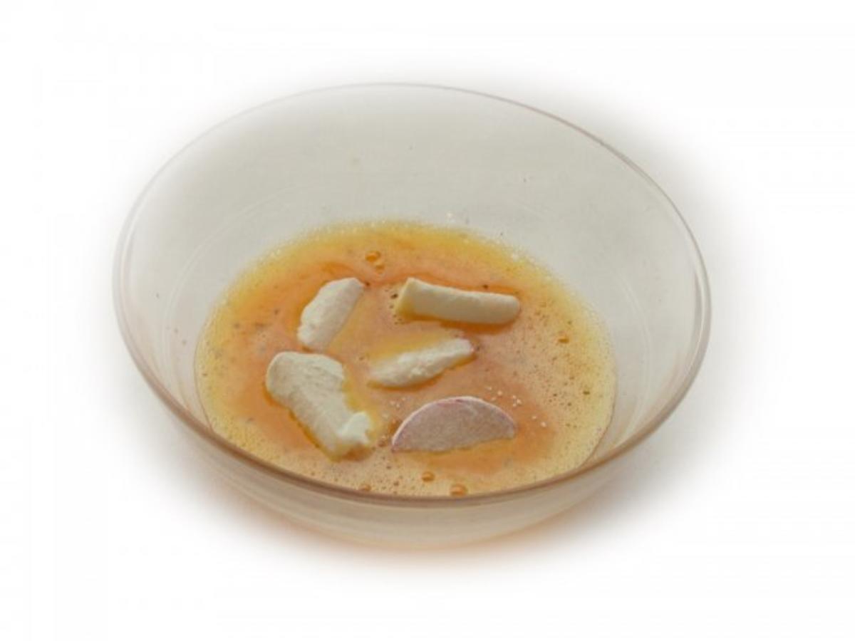 Gebackene Radieschen im Parmesankörbchen, dazu Joghurt-Wasabi-Creme - Rezept - Bild Nr. 9