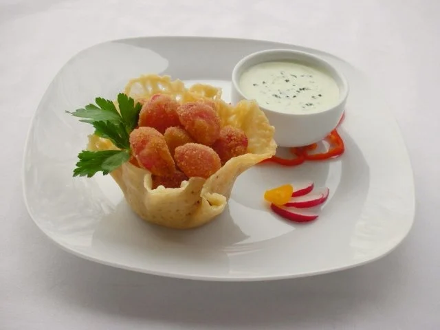 Gebackene Radieschen im Parmesankörbchen, dazu Joghurt-Wasabi-Creme - Rezept - Bild Nr. 17