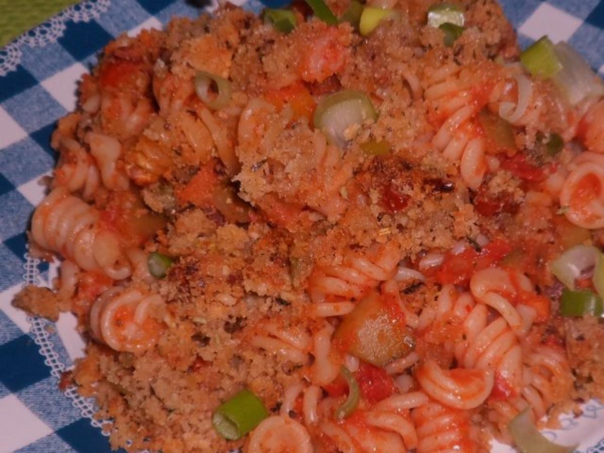 Nudeln/Pasta: Spirelli in Tomaten-Speck-Soße überbacken mit
Knusper-Parmesan-Streuseln - Rezept von Kochfee3131