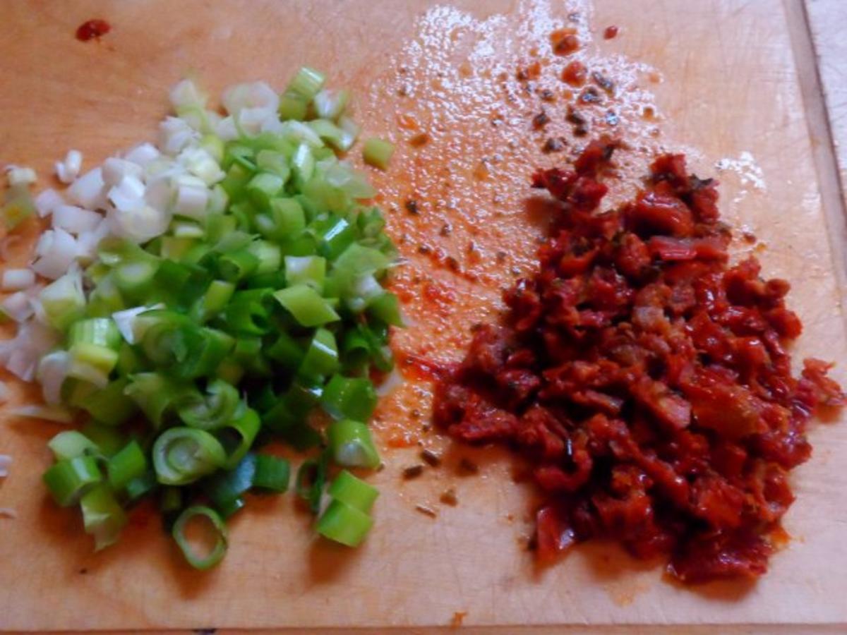 Nudeln/Pasta: Spirelli in Tomaten-Speck-Soße überbacken mit Knusper-Parmesan-Streuseln - Rezept - Bild Nr. 6