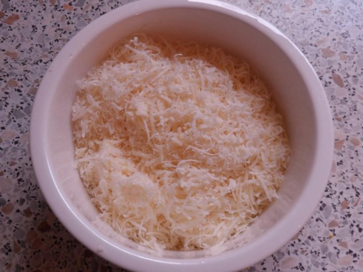 Nudeln/Pasta: Spirelli in Tomaten-Speck-Soße überbacken mit Knusper-Parmesan-Streuseln - Rezept - Bild Nr. 7