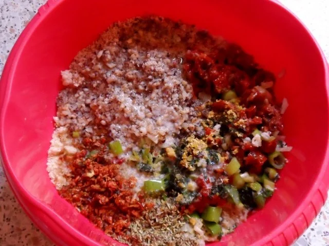 Nudeln/Pasta: Spirelli in Tomaten-Speck-Soße überbacken mit Knusper-Parmesan-Streuseln - Rezept - Bild Nr. 8