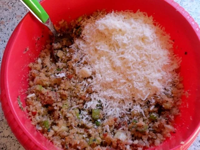 Nudeln/Pasta: Spirelli in Tomaten-Speck-Soße überbacken mit Knusper-Parmesan-Streuseln - Rezept - Bild Nr. 9