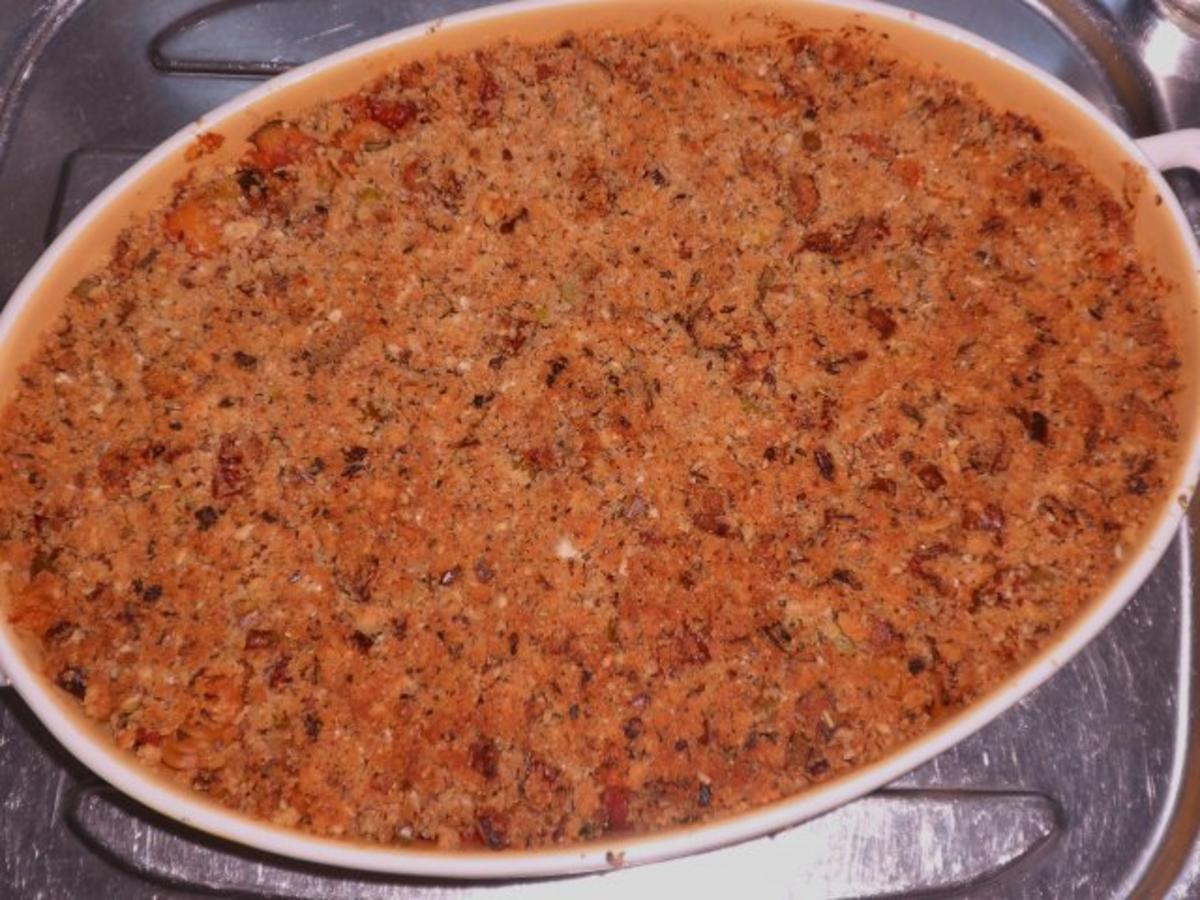 Nudeln/Pasta: Spirelli in Tomaten-Speck-Soße überbacken mit Knusper-Parmesan-Streuseln - Rezept - Bild Nr. 14