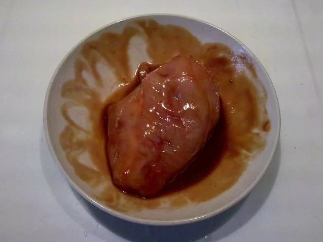 Geflügel: Pikantes Hähnchenbrustfilet mit Kartoffelspalten - Rezept - Bild Nr. 3