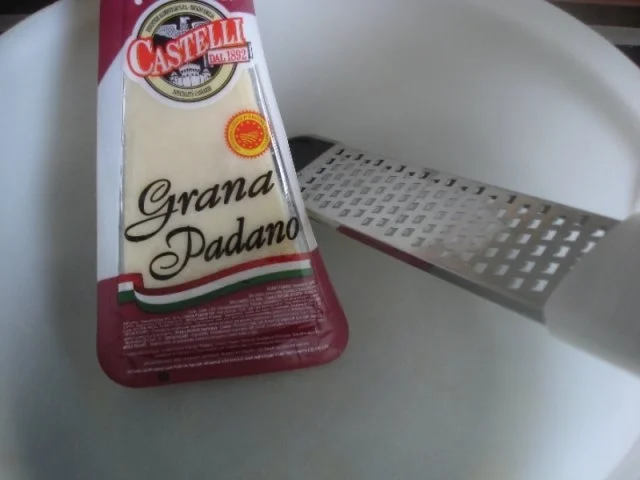 Rezept: Hartkäsehippen Bild Nr. 2 Hartkäsehippen - Rezept - Bild Nr. 2