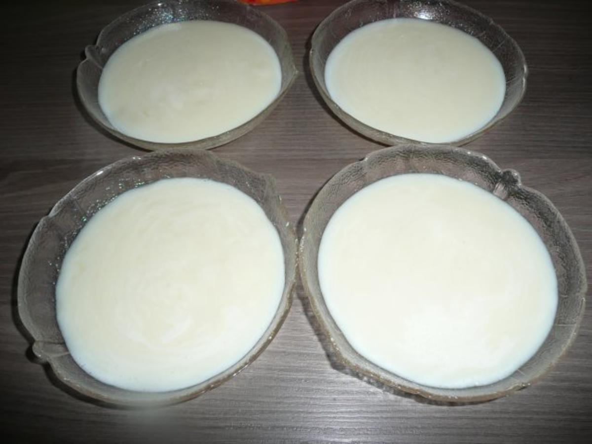Karamellpudding mit frischen Himbeeren, Blockschokoladenraspel + oder Veilchen ! - Rezept - Bild Nr. 2