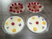 Karamellpudding mit frischen Himbeeren, Blockschokoladenraspel + oder Veilchen ! - Rezept