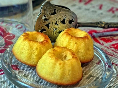 Rezept: Mini-Orangen-Ricotta-Gugelhupfe Mini-Orangen-Ricotta-Gugelhupfe - Rezept