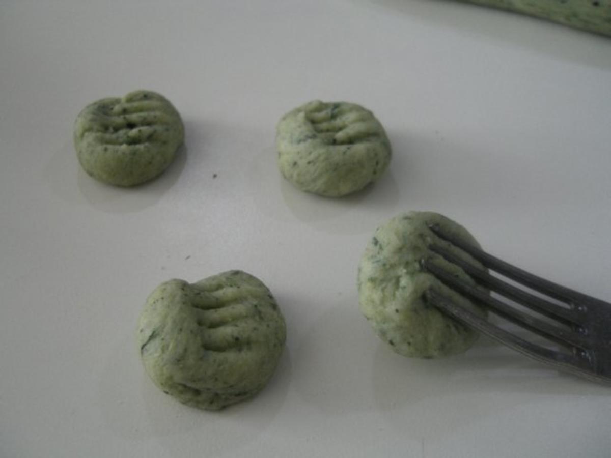 Spinat-Gnocchi in Gorgonzola-Soße - Rezept - Bild Nr. 4