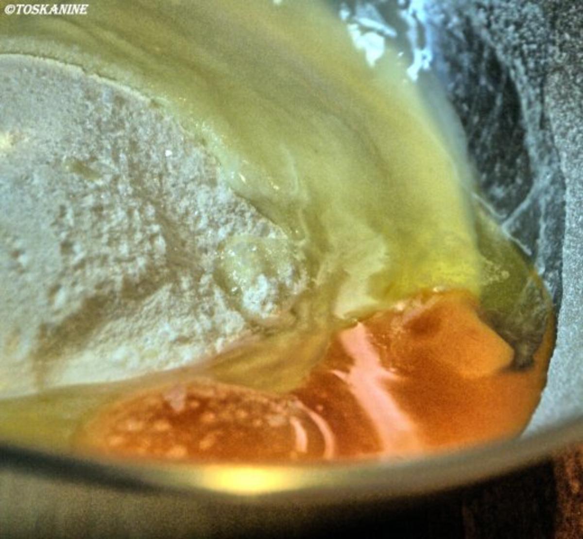 Hähnchen mit Tomate und Salbei zu selbstgemachter Tagliatelle - Rezept - Bild Nr. 2