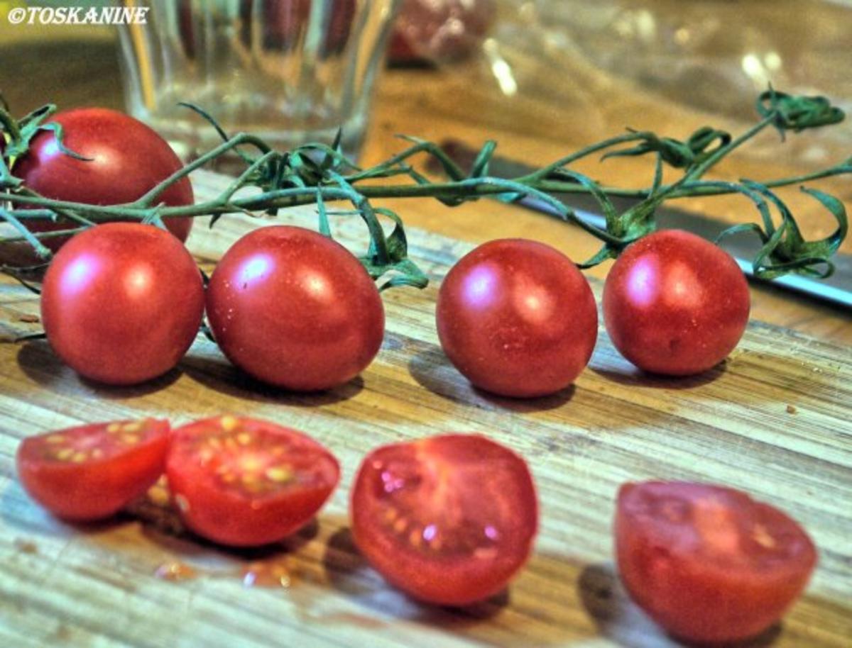 Hähnchen mit Tomate und Salbei zu selbstgemachter Tagliatelle - Rezept - Bild Nr. 4