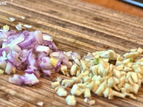 Hähnchen mit Tomate und Salbei zu selbstgemachter Tagliatelle - Rezept - Bild Nr. 6