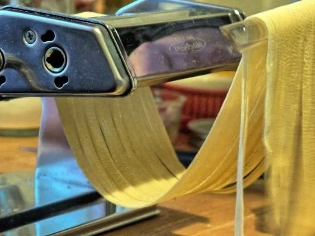 Hähnchen mit Tomate und Salbei zu selbstgemachter Tagliatelle - Rezept - Bild Nr. 9