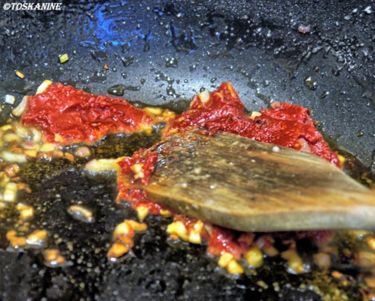 Hähnchen mit Tomate und Salbei zu selbstgemachter Tagliatelle - Rezept - Bild Nr. 13