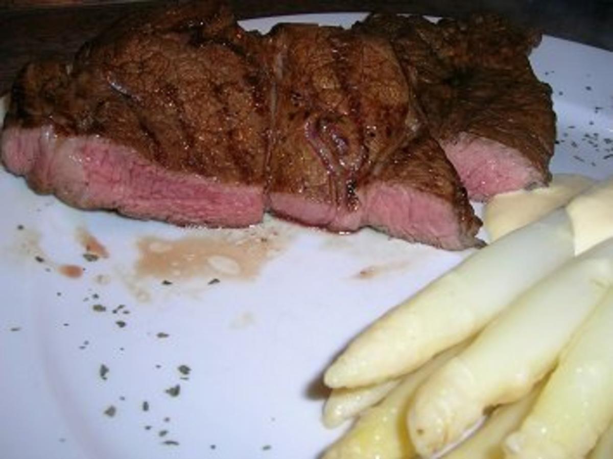 Chuck Eye Steak die 2te Variante, eingelegt und nur mit Spargel -
Rezept Eingereicht von rowiwo