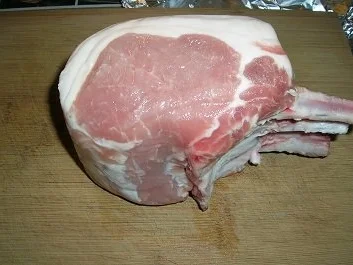 Duroc Schweinskarree mit Bärlauchkartöffelchen, Blumenkohl und Broccoli - Rezept - Bild Nr. 4