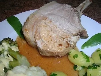 Duroc Schweinskarree mit Bärlauchkartöffelchen, Blumenkohl und Broccoli - Rezept - Bild Nr. 7