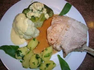 Duroc Schweinskarree mit Bärlauchkartöffelchen, Blumenkohl und Broccoli - Rezept