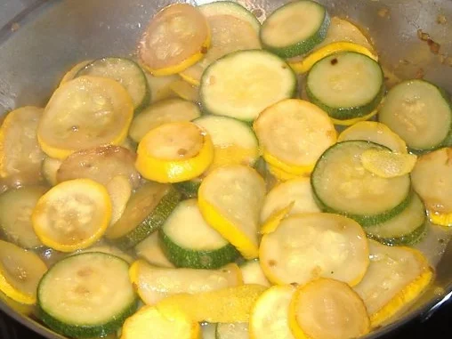 Maccaroni mit Zucchini,Zitronen und Walnüssen - Rezept - Bild Nr. 2