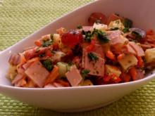 Salate: Fruchtiger Wurst-Käse-Salat mit Pistazien-Orangen-Dressing - Rezept