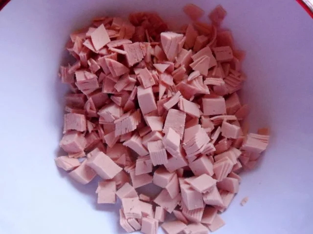 Salate: Fruchtiger Wurst-Käse-Salat mit Pistazien-Orangen-Dressing - Rezept - Bild Nr. 2