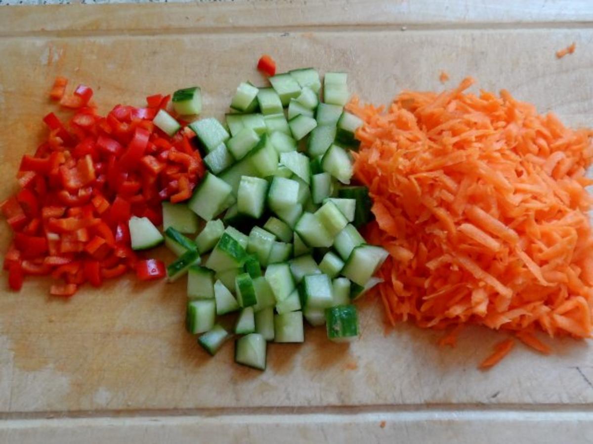 Salate: Fruchtiger Wurst-Käse-Salat mit Pistazien-Orangen-Dressing - Rezept - Bild Nr. 4