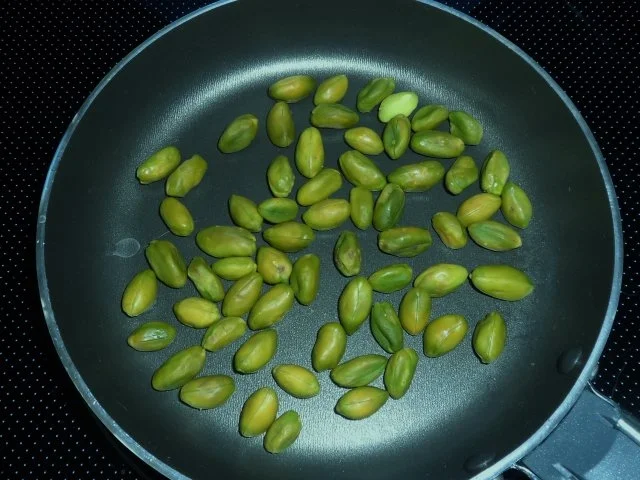 Salate: Fruchtiger Wurst-Käse-Salat mit Pistazien-Orangen-Dressing - Rezept - Bild Nr. 7