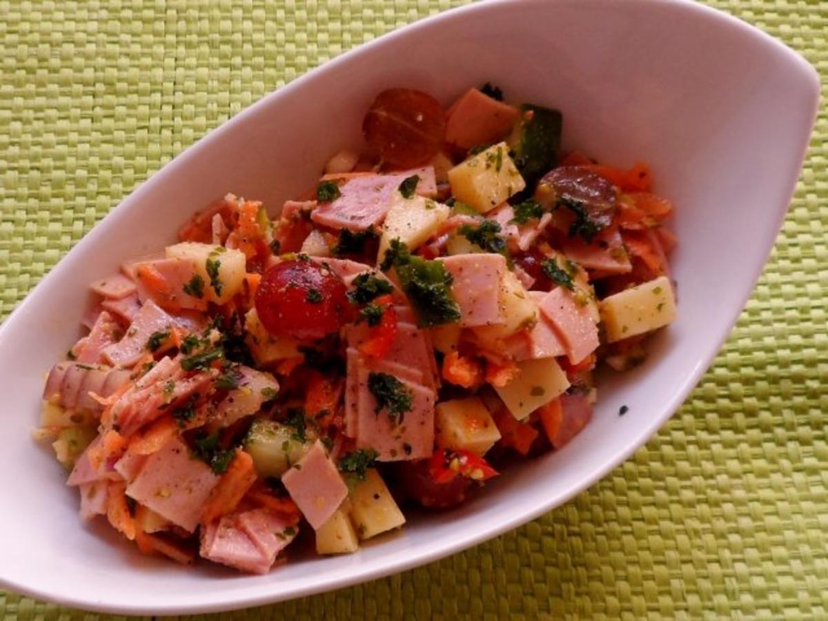 Salate: Fruchtiger Wurst-Käse-Salat mit Pistazien-Orangen-Dressing - Rezept - Bild Nr. 12