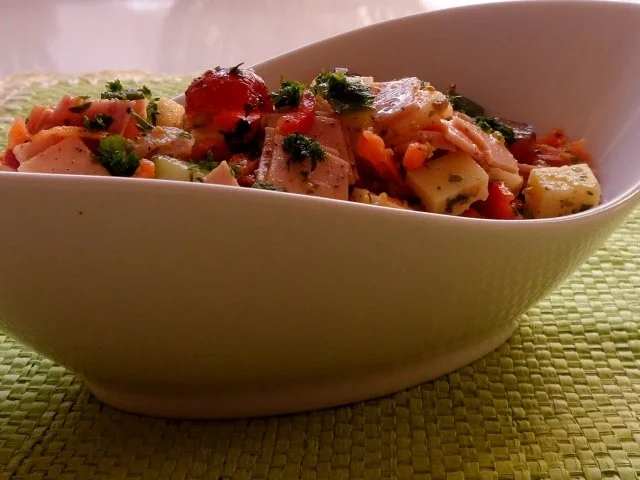 Salate: Fruchtiger Wurst-Käse-Salat mit Pistazien-Orangen-Dressing - Rezept - Bild Nr. 13