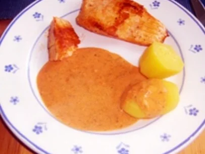 Lachsfarbene Sauce zu Lachsfilets - Rezept