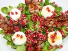 Feldsalat mit Bacon, Ziegenfrischkäse und Granatapfelkernen - Rezept